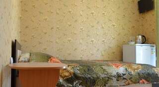 Гостиница Гостевой Дом Артемий Судак Двухместный номер с 1 кроватью или 2 отдельными кроватями и балконом-13